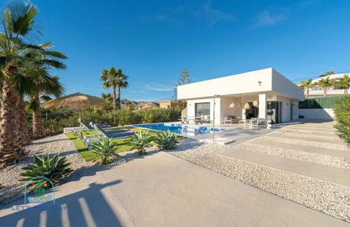 Brand new Luxury Villa with pool - Foto 4
