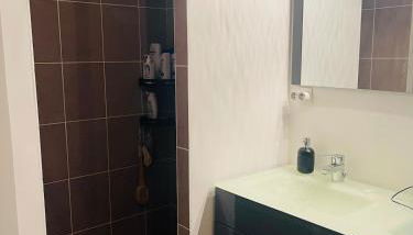 "Les Pâturages" Chanas - Maison Entière proche A7, 2 Chambres, 4 Personnes, Jardin Privé, Piscine & BBQ - Foto 3