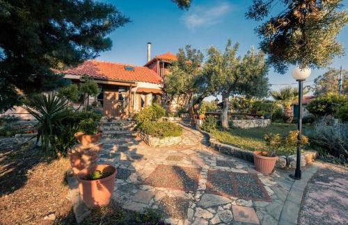 Rustic Retreat - Private Pool in Nature's Embrace - Photo 28