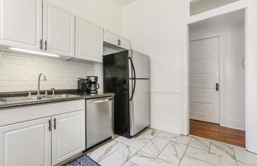 Uptown Spacious 4BD/3BA with Historic Charm - Foto 30