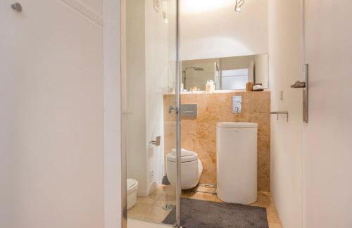 Unique Riverview Apartment - Photo 25