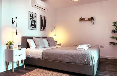 Spacious 1-Bedroom Apartment near Kew Gardens with Balcony & Parking - Foto 12