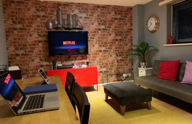 New Cross Mews 4 Bedroom 2 Bathrooms Fast Wifi Parking Sleeps up to 12 - Photo 20