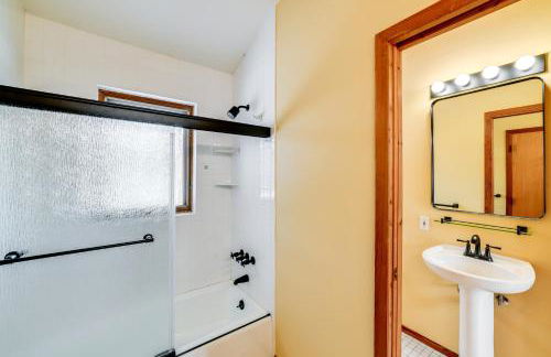 Golf, Fish and Ski Retreat with Game Room in Thompson - Foto 15