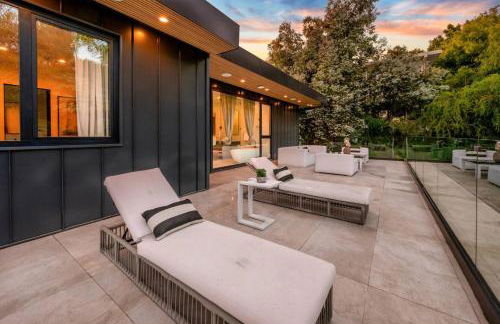 Luxury 6BR Beverly Hills Villa with Pool and Views - Photo 75