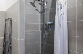 C4S -COME4STAY -InnHarmony- Stilvoll eingerichtetes Apartment für bis zu 8 Personen - Hochwertige Betten I voll ausgestattete Küche I Balkon I Badezimmer I WLAN I Smart TV - Foto 30