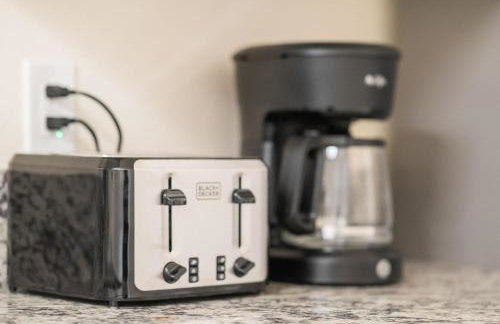 3BR 2BA Cozy Home with Jacuzzi Near Downtown - Foto 31