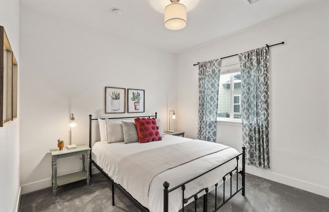 Steps From River & Old Town - Hot Tub & King Bd - Foto 3