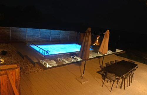 Natura Lux Holiday House with Pool and Jacuzzi - Foto 55