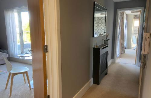 HM111 Penthouse Apartment with Lake View & free Spa Access- Lower Mill Estate Cotswolds - Foto 12