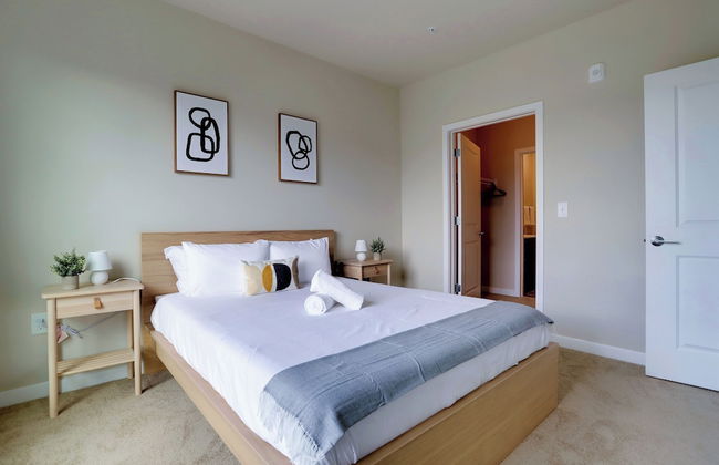 Stylish 2BR Condo in Alexandria - Photo 4