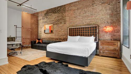 Luxe 220 Suite 2 - Photo 4