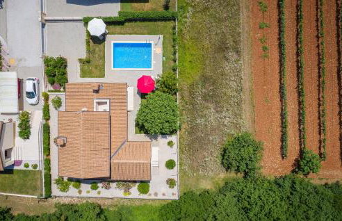 Three-Bedroom Holiday Home In Tinjan - Photo 16