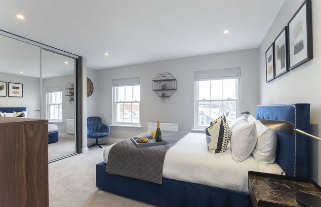 Elliot Oliver - Luxury 3 Bedroom Town Centre Apartment With Parking - Photo 3