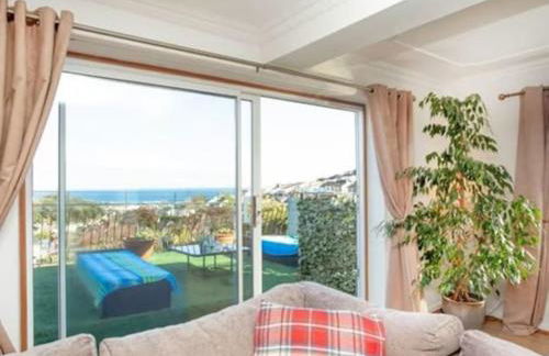 3 Bedroom Bungalow with great Sea Views, Private Hot Tub & Gardens - Foto 38