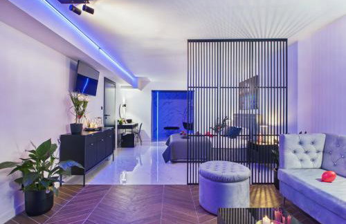 Jacuzzi LoveAparts Marki Romantic Getaway - Photo 9