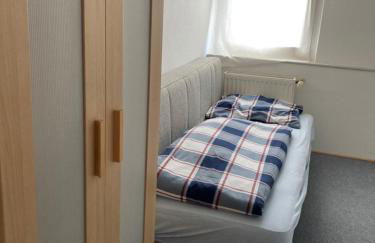 Ruhiges ganzes Apartment Self Check-in 45 m zwei Zimmer Groses Bad Badewanne Kochnische - Foto 12