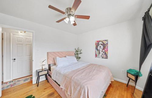 Comfort, Fun, & Charming - 5BR Oasis with Pool - Foto 61