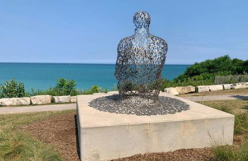 Beautiful Luxury Suite A & B of Shorewood Home - Foto 50