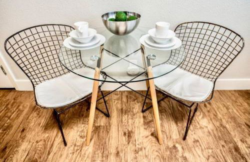 Global Cup Love for Dallas - Close to Deep Ellum & AAC - Foto 2