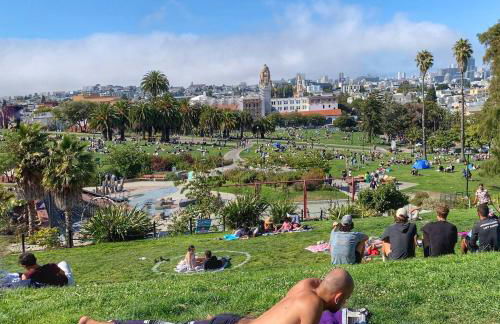 Totally Renovated Victorian House in Center SF! - Foto 54