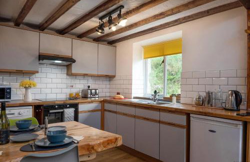 Barn Retreat with Valley Views & Onsite Dog Field - Foto 13