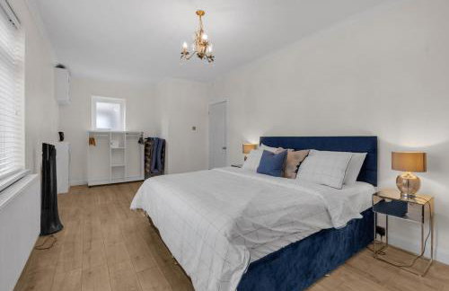 4 Bed House-Garden-Parking-15 min Elizabeth Line - Foto 24