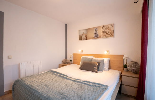 Giuliott with parking and shared pool - Photo 30