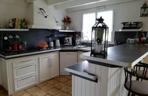 Maison familiale au calme avec piscine en bordure de forêt - Foto 12