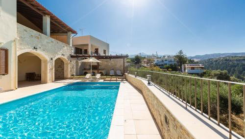 Ilys Home, a Country-chic Retreat with Pool & BBQ, By ThinkVilla - Foto 2