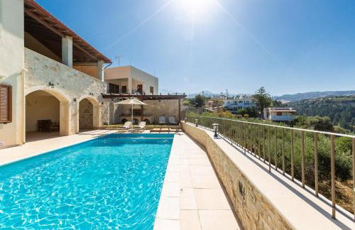 Ilys Home, a Country-chic Retreat with Pool & BBQ, By ThinkVilla - Photo 2