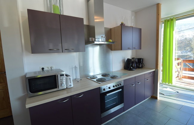 Lovely Modern Cottage With Sauna, Bubble Baths and Even a Beach on the River - Foto 9