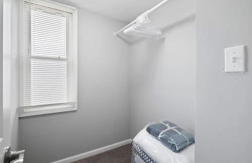 Large Remodeled 4 Bedroom Only 7 Minutes to Downtown - Foto 25