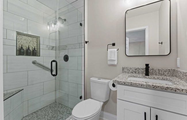 Fireside Fun by Avantstay Sleeps 18 Waterfront + Pool - Foto 24