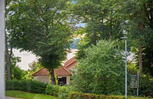 MAISUITES Sperling - Zentrale Ferienwohnung mit Boxspringbett, Kaffeevollautomat, WLAN & seitlichem Seeblick - Foto 1