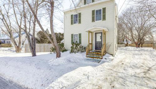 half Mi to Dtwn and Harbor Park Home with Large Yard! - Foto 3