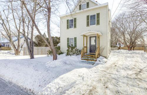 half Mi to Dtwn and Harbor Park Home with Large Yard! - Foto 3