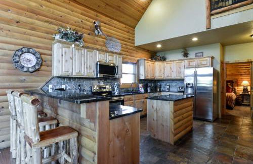 Luxury Lakefront Chalet Resort 2 Pools FREE Amenities Dock Kayaks Waterslide - Foto 36