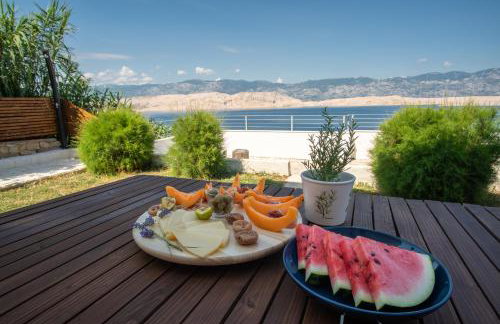 A White Cliffside Studio - Photo 24