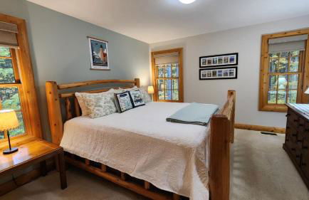 Woods Way Hideaway - minutes from Petoskey & Harbor Springs - close to beaches, skiing & more! - Foto 7