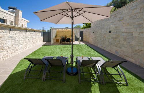 TWIN'S HOME LUXURY SUITES - Photo 29