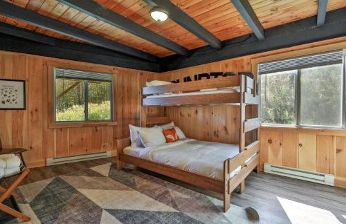 RoundTop Chalet - Hot Tub, Fire Pit & Mountain Views near Killington & Okemo - Foto 13