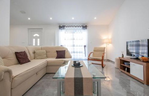 6 Bedroom Awesome Home In Prolozac - Foto 18