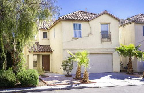 Viva Vegas Cozy 3BR Home Minutes from the Strip - Photo 24