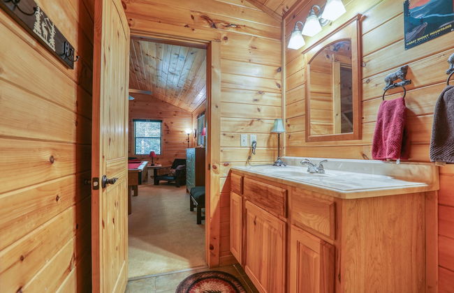 Elk Run On Cosby Creek - 2 Bedrooms, 2 Baths, Sleeps 7 Cabin by RedAwning - Foto 17