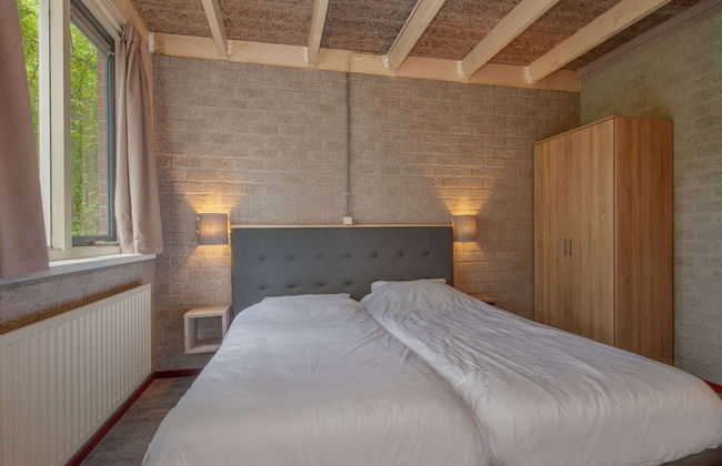 Restyled Bungalow with Dishwasher near Nature Reserve - Photo 2