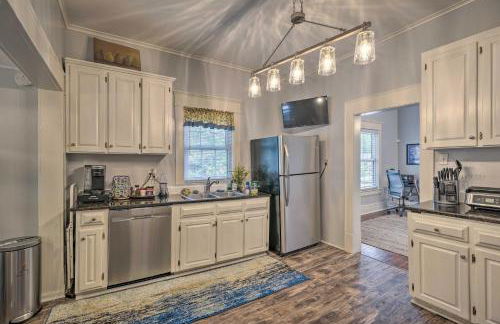 Bright and Airy Durham Cottage with Covered Porch - Photo 2