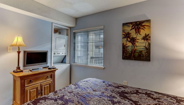 Ocean View Condo Steps Away from Beach, Access to Salt Water Pool by RedAwning - Foto 4, Habitación