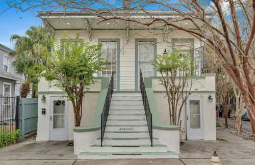 Bright Uptown home w gated parking - Foto 8