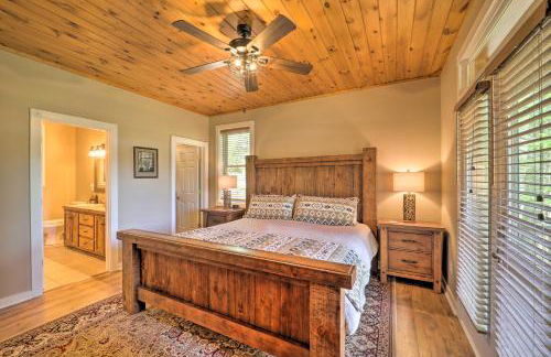 Woodsy Mountain-View Getaway with Hot Tub! - Foto 9